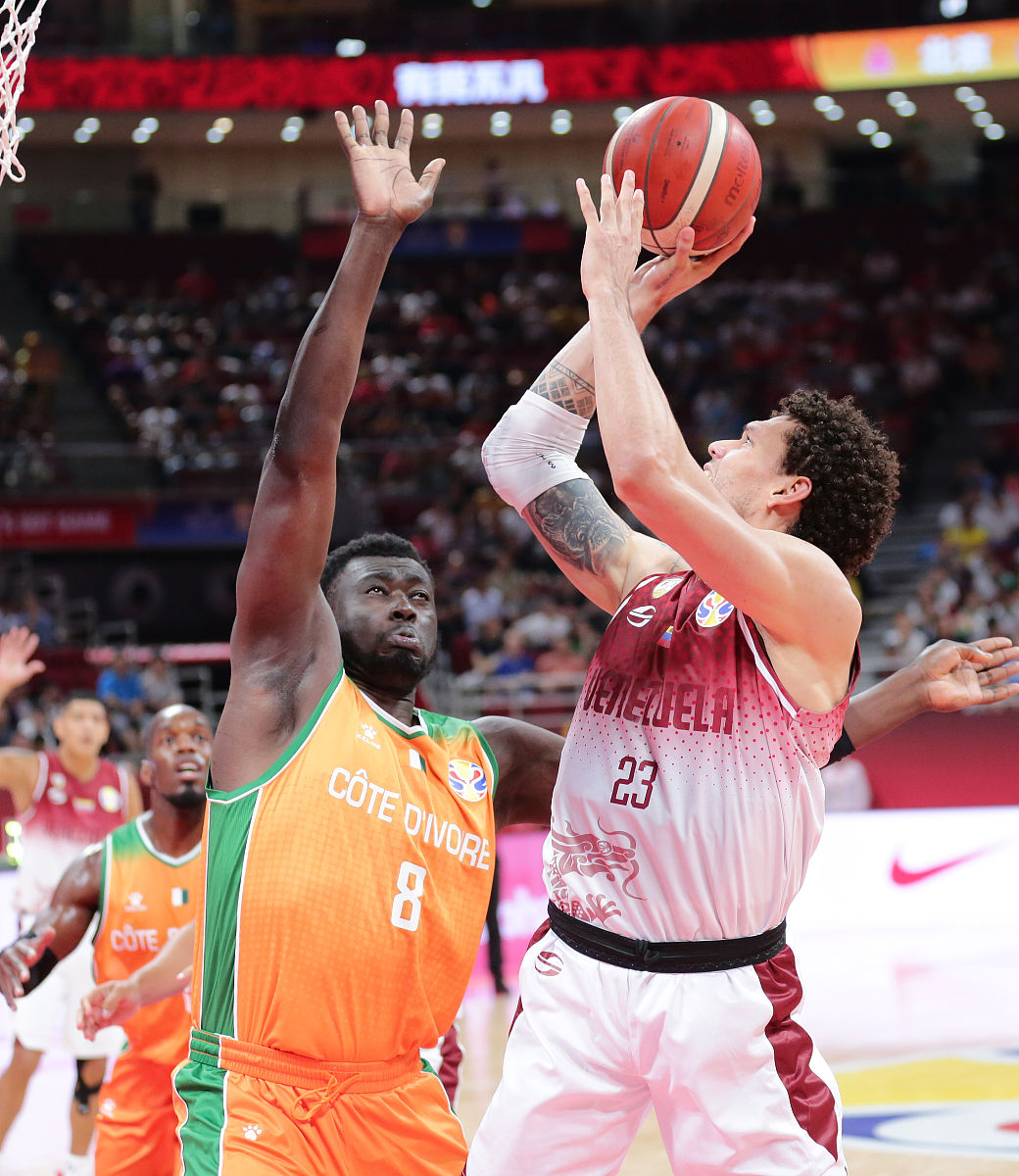 包含NBA常规赛倒计时，多特蒙德清晨门线救险，细节引发关注，悬念犹存，球队文化再被提及的词条