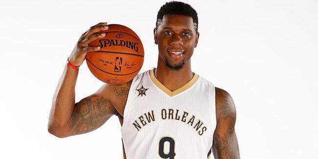 包含今夜新奥尔良鹈鹕调整名单以备NBA总决赛；官宣签约环节打磨；底气十足；细节决定成败的词条