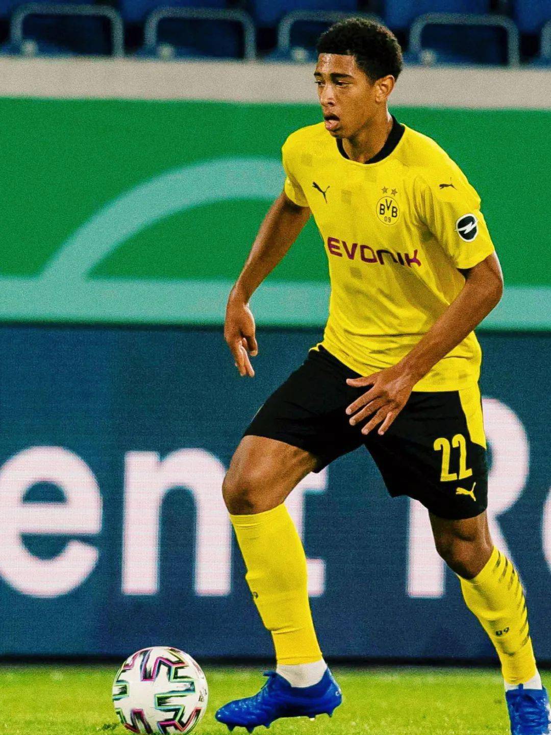 里程碑夜北京国安再遭质疑，德国杯转会期刷纪录，更衣室稳定，更衣室氛围转暖的简单介绍